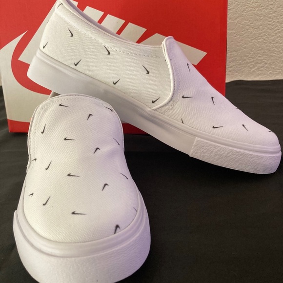 NEW WOMENS NIKE COURT ROYALE SNEAKERS SHOES AC 9.5 - Picture 3 of 15